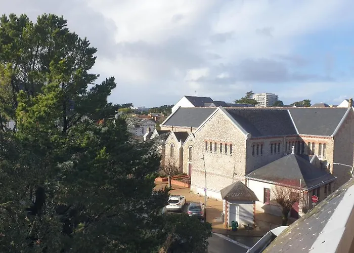 Bel Avec Terrasse A Deux Pas De La *